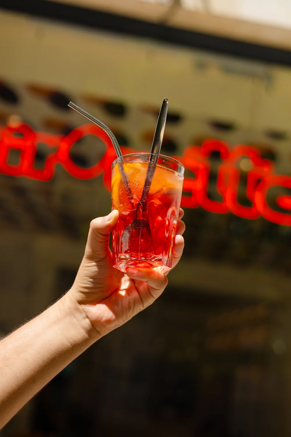 Cocktail Pirouette devant le néon
